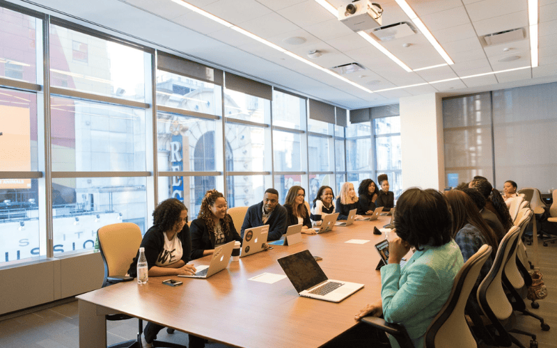 Table de collaborateurs Alterbio – pionnier du bio engagé et responsable
